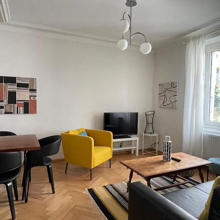 Appartement Luna Avec Parking Couvert Prive Ле-Локль Экстерьер фото
