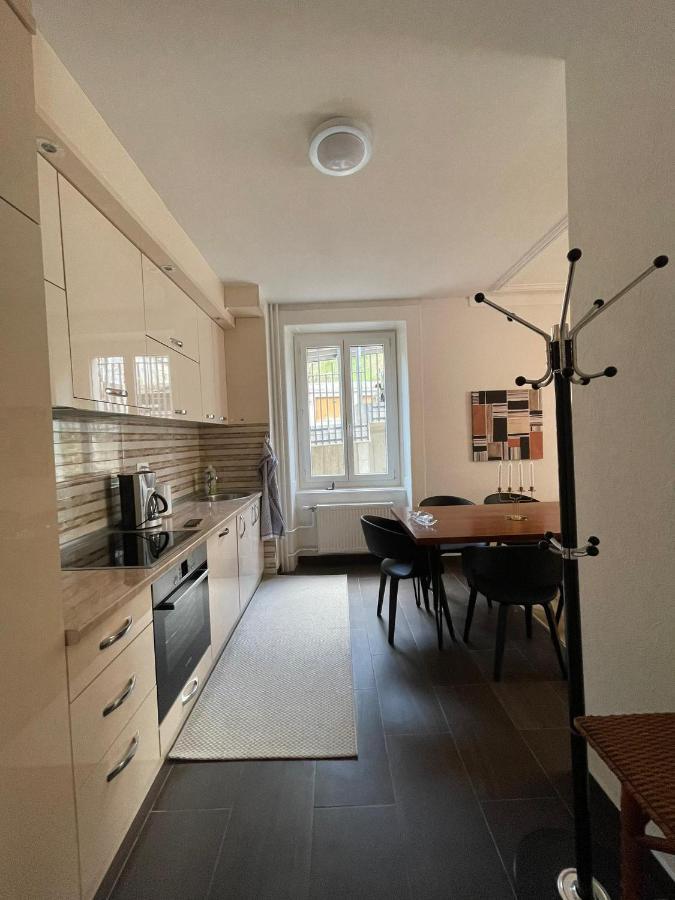 Appartement Luna Avec Parking Couvert Prive Ле-Локль Экстерьер фото