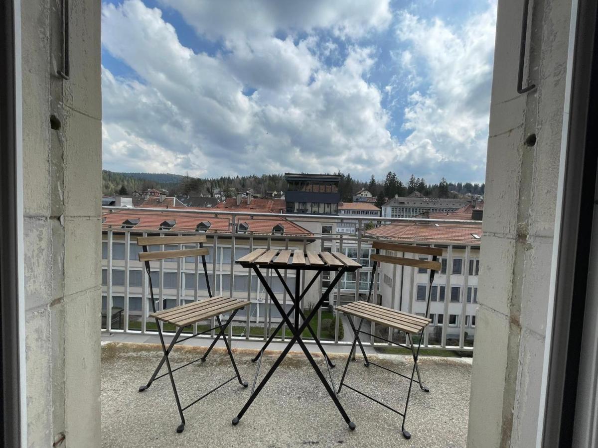 Appartement Luna Avec Parking Couvert Prive Ле-Локль Экстерьер фото