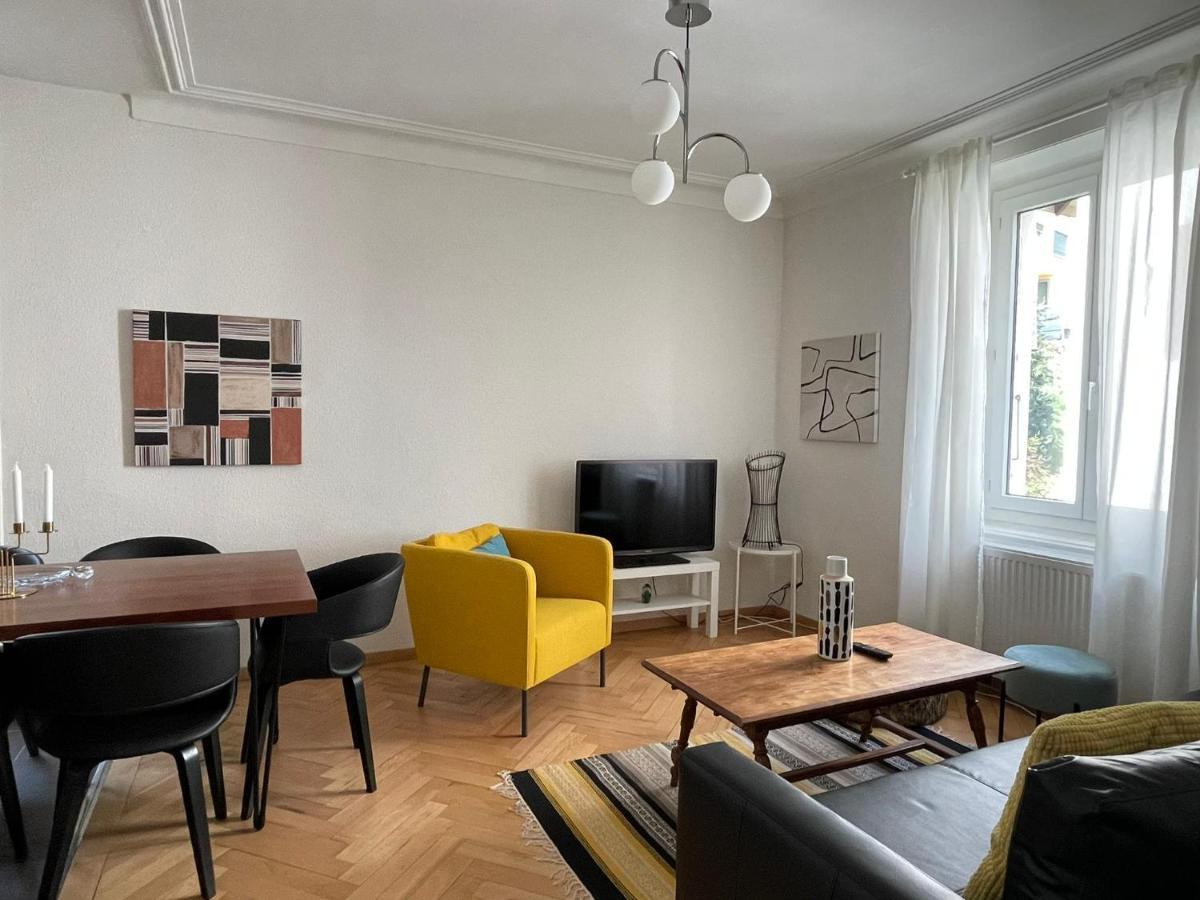 Appartement Luna Avec Parking Couvert Prive Ле-Локль Экстерьер фото