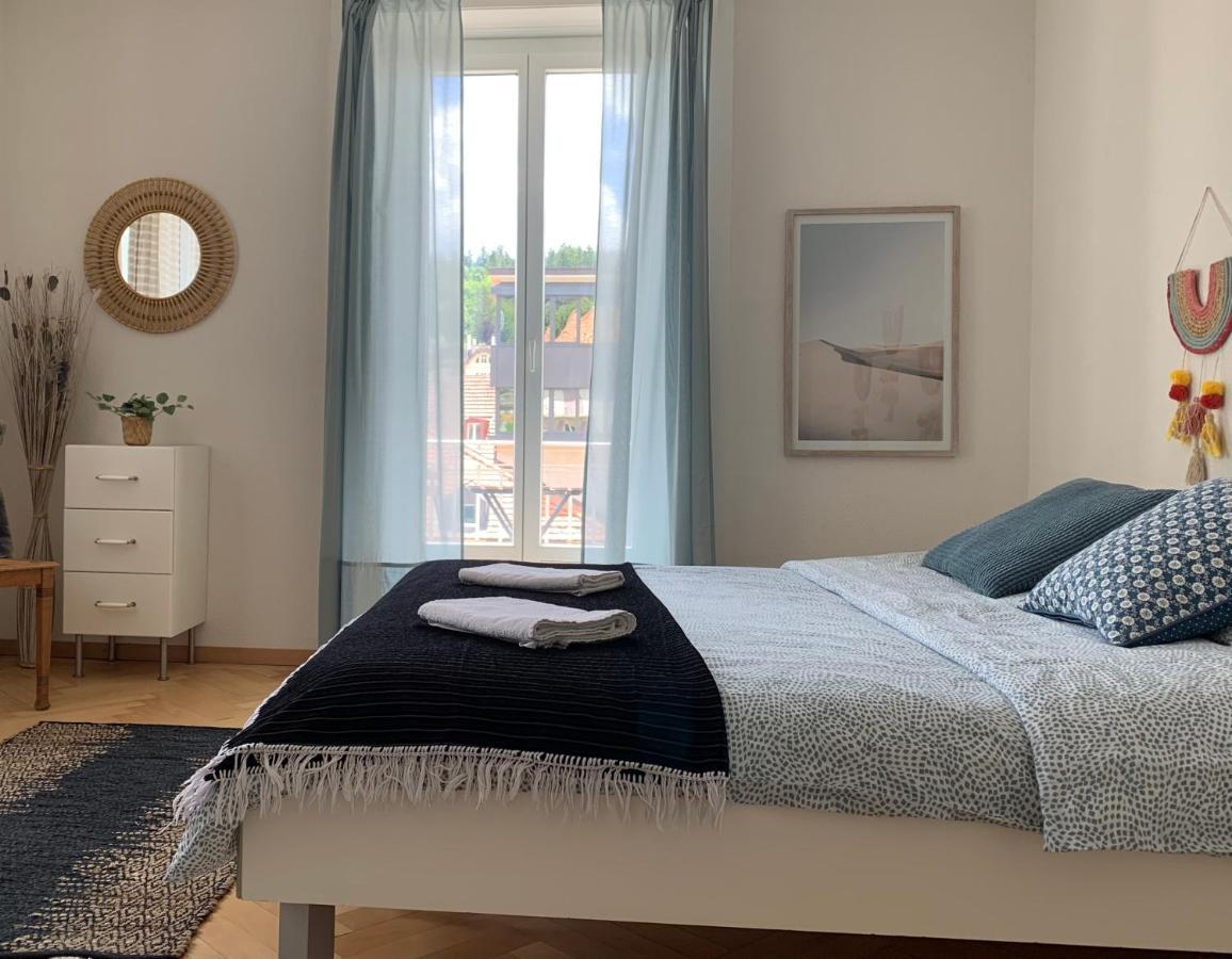 Appartement Luna Avec Parking Couvert Prive Ле-Локль Экстерьер фото